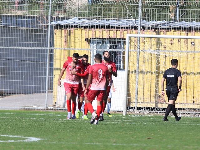 שחקני מגדל העמק חוגגים את אחד השערים (דאפר מחאמיד)